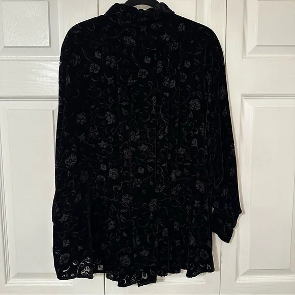 Marla Duran Shirt Womens XL Black Velvet Burnout Floral Button Front Whimsigoth - Picture 2 of 9